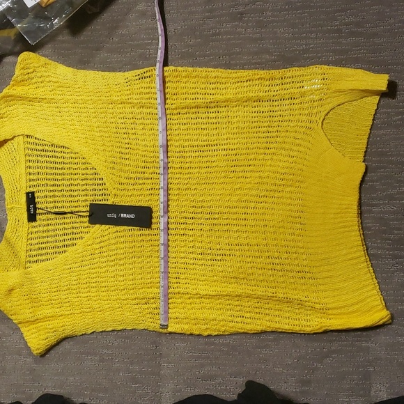 Sleeveless top uniq is the brand - Picture 1 of 4